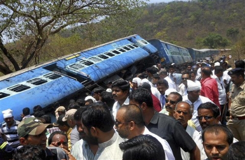 인도, 기차 탈선 사고로 최소 19명 사망 - 이투데이