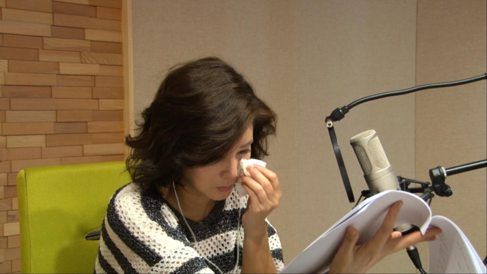 김성령, ‘휴먼다큐 사랑’ 더빙 중 눈물… “아들 둘 둔 엄마로서…”
