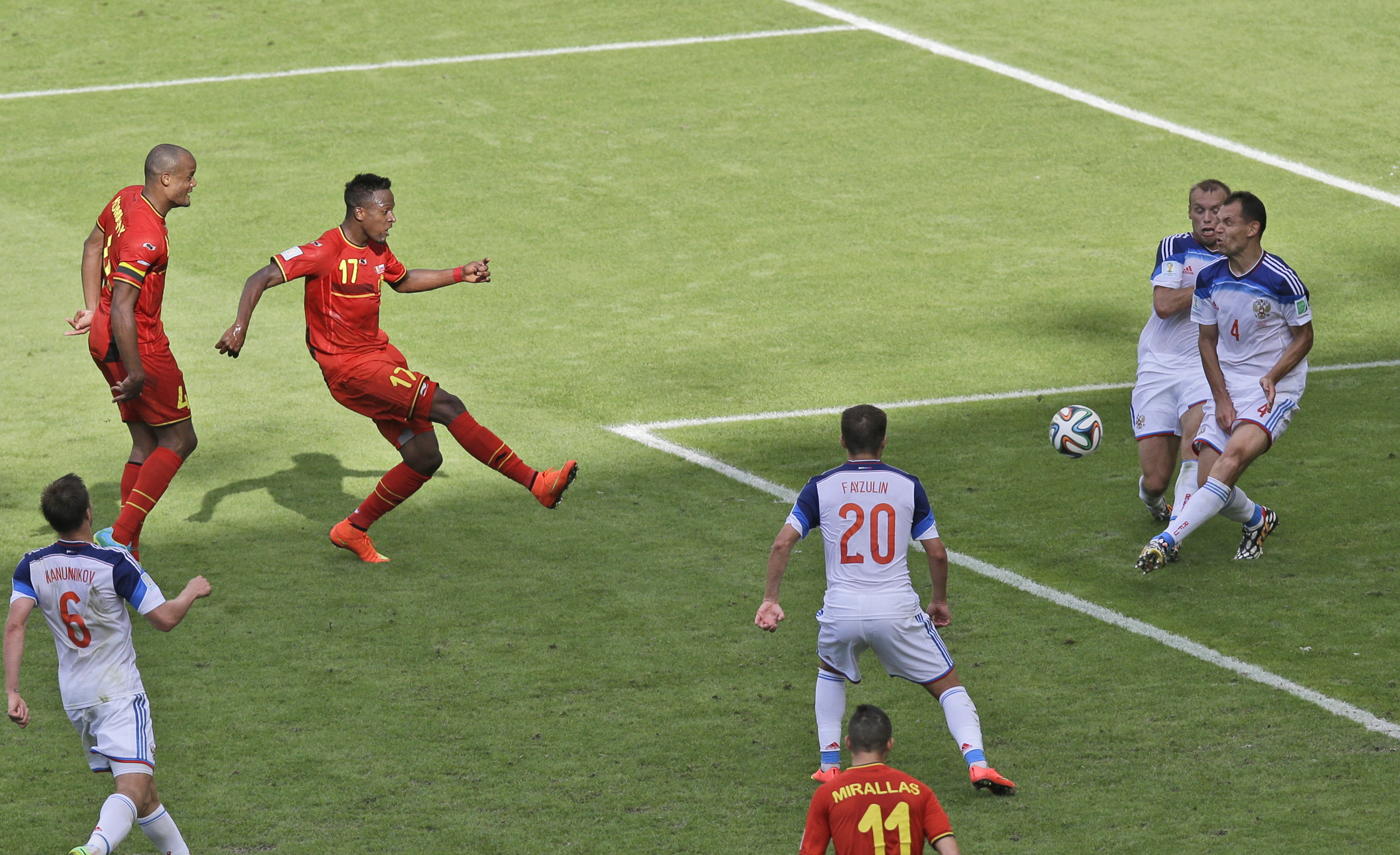 켈트십자가 '삼진 아웃제' …FIFA, 첫 위반 시 승점 3점 삭감