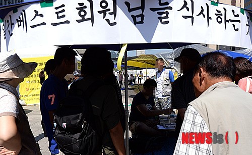 '광화문 일베 먹거리 집회', 얼마나 먹었나 봤더니…피자 100판?