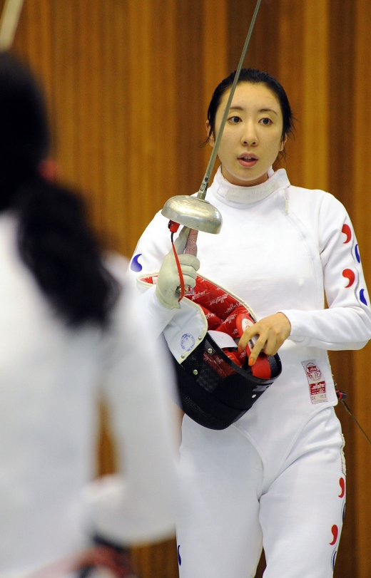 펜싱 여자 에페 신아람ㆍ최인정 "메달 색 놓고 대결 펼치겠다 ...