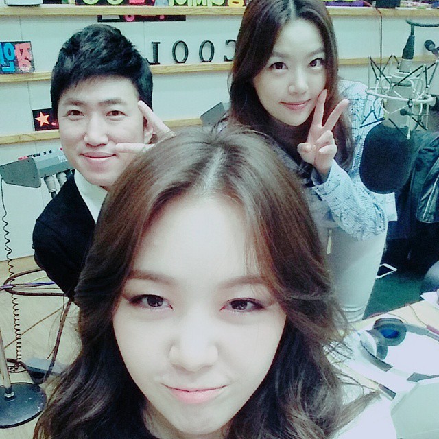 걸스데이 민아, '장동민 레이디 제인의 2시' 출연 인증샷…"지금 라이브라구요!"