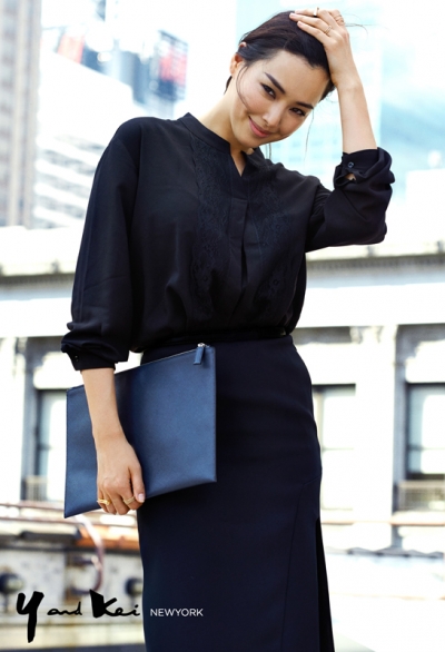 ▲SK네트웍스의 뉴욕 스타일 하이엔드 브랜드 ‘Y&Kei(와이앤케이)’ 모델 이하늬가 포즈를 취하고 있다.(사진제공=CJ오쇼핑)