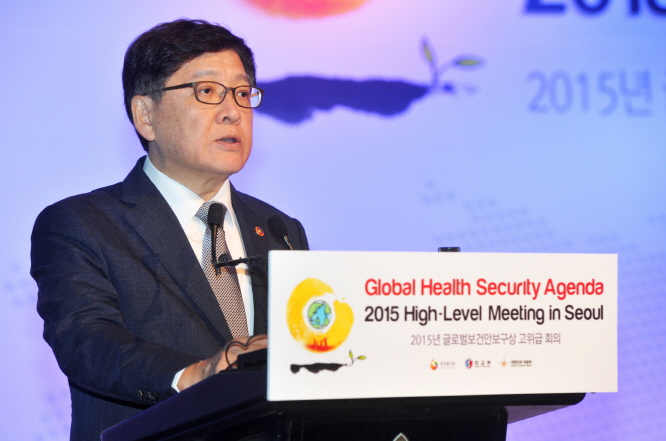 ▲9일 서울 삼성동 인터컨티넨탈호텔 서울 코엑스에서 열린 '2015 글로벌보건안보구상 고위급 회의(GHSA) 장관급 회의'에서 정진엽 보건복지부 장관이 개회사를 하고 있다.(연합뉴스)