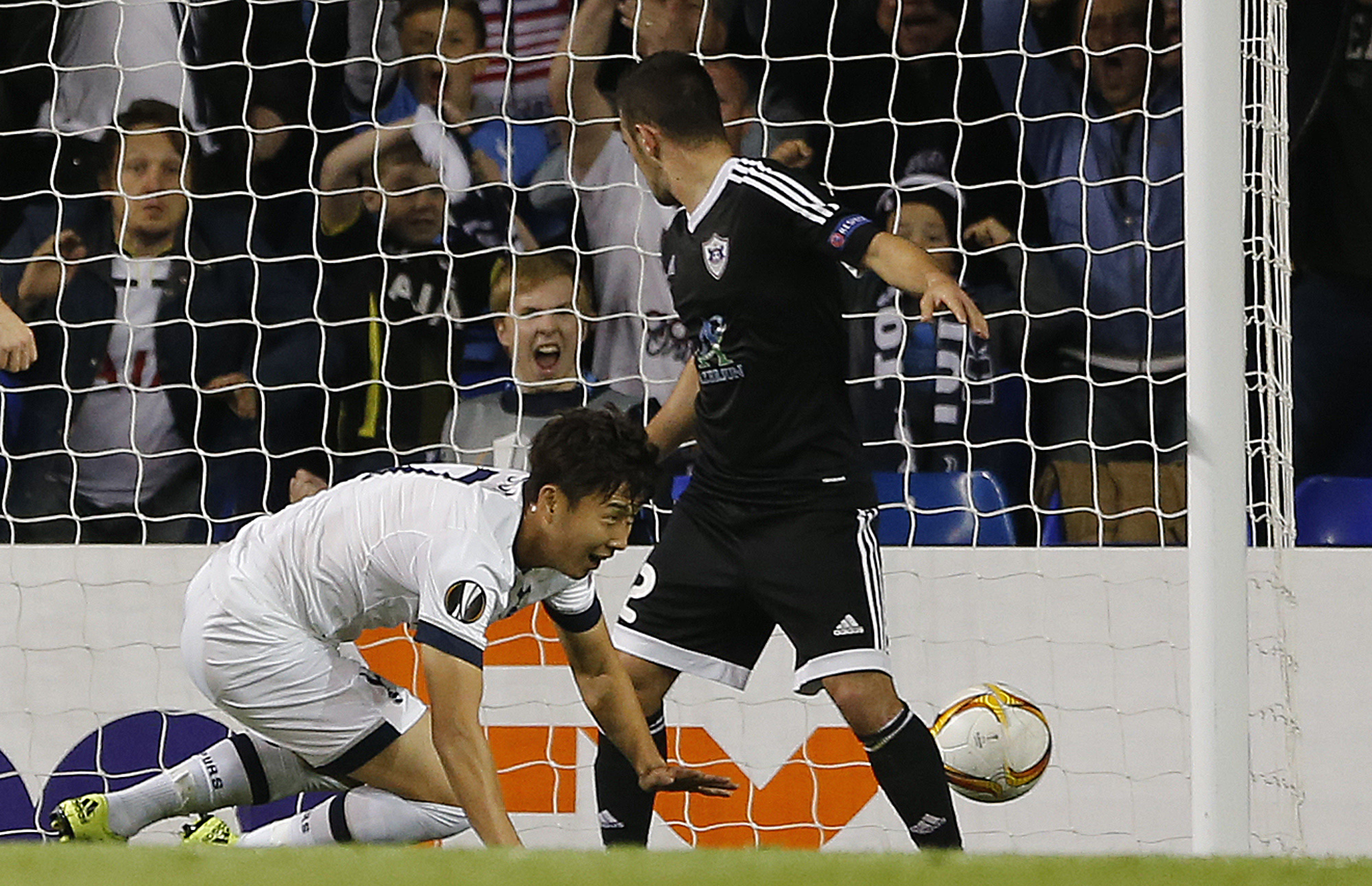 ▲ '400억원의 사나이' 손흥민(23)이 토트넘 홋스퍼 홈 데뷔전에서 멀티골을 터뜨리며 기뻐하고 있다.(사진=AP/뉴시스)