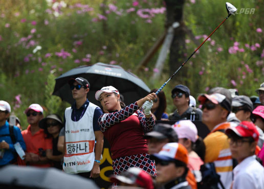 ▲장하나가 올 시즌 KLPGA 투어 두 번째 우승을 달성했다. (KLPGA)