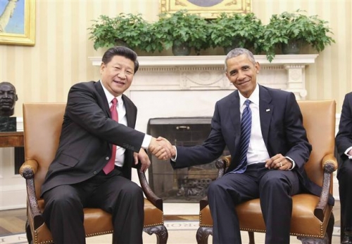 ▲미국 워싱턴D.C. 백악관에서 시진핑(왼쪽) 중국 국가주석과 버락 오바마 미국 대통령이 만나 악수를 하며 기념사진 촬영 포즈를 취하고 있다. 사진=신화/뉴시스