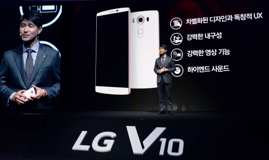 ▲조준호 LG전자 MC사업본부 사장이 LG전자의 새로운 프리미엄 스마트폰 'LG V10' 전략을 설명하고 있다. (사진제공=LG전자)