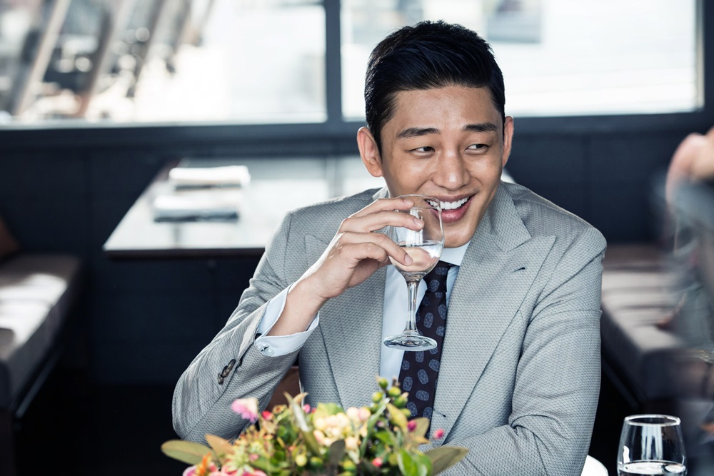 ▲자본의 위력을 과시하는 재벌 3세 모습을 담은 영화 '베테랑'. (사진=영화 '베테랑'스틸컷)