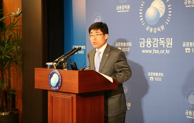 ▲김영기 금융감독원 부원장보가 10일 서울 여의도 본원에서 ‘허위·과장 금융광고 감시·감독 강화방안’을 브리핑하고 있다.(사진=금융감독원 제공)