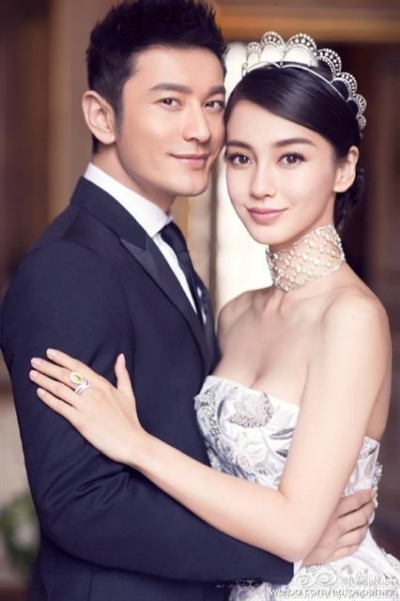 ▲중국 상하이에서 8일(현지시간) 결혼식을 올리는 황샤오밍(왼쪽)과 안젤라 베이비의 웨딩사진. 사진=중국웨이보