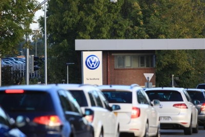 ▲독일 볼프스부르크 폭스바겐 본사에 차량이 줄지어 들어가고 있는 모습. 블룸버그