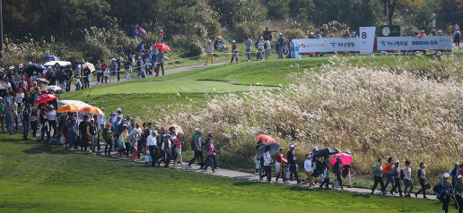 ▲KEB 하나은행 챔피언십이 2라운드까지 1만4847명의 갤러리를 대회장으로 불러모았다. (KEB 하나은행 챔피언십 조직위원회)