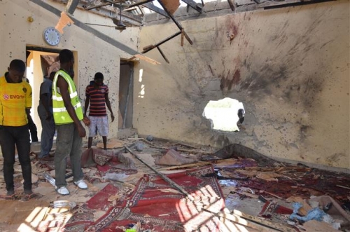 ▲23일(현지시간) 나이지리아 동북아에서 발생한 자살폭탄 테러로 손상된 이슬람 사원. 사진=AP/뉴시스