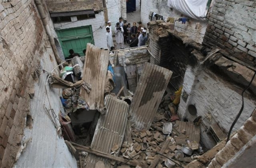 ▲아프가시스탄과 파키스탄 접경지역에서 26일(현지시간) 발생한 규모 7.5의 강진으로 붕괴된 파키스탄 페샤와르 지역의 건물들. 사진=AP/뉴시스 