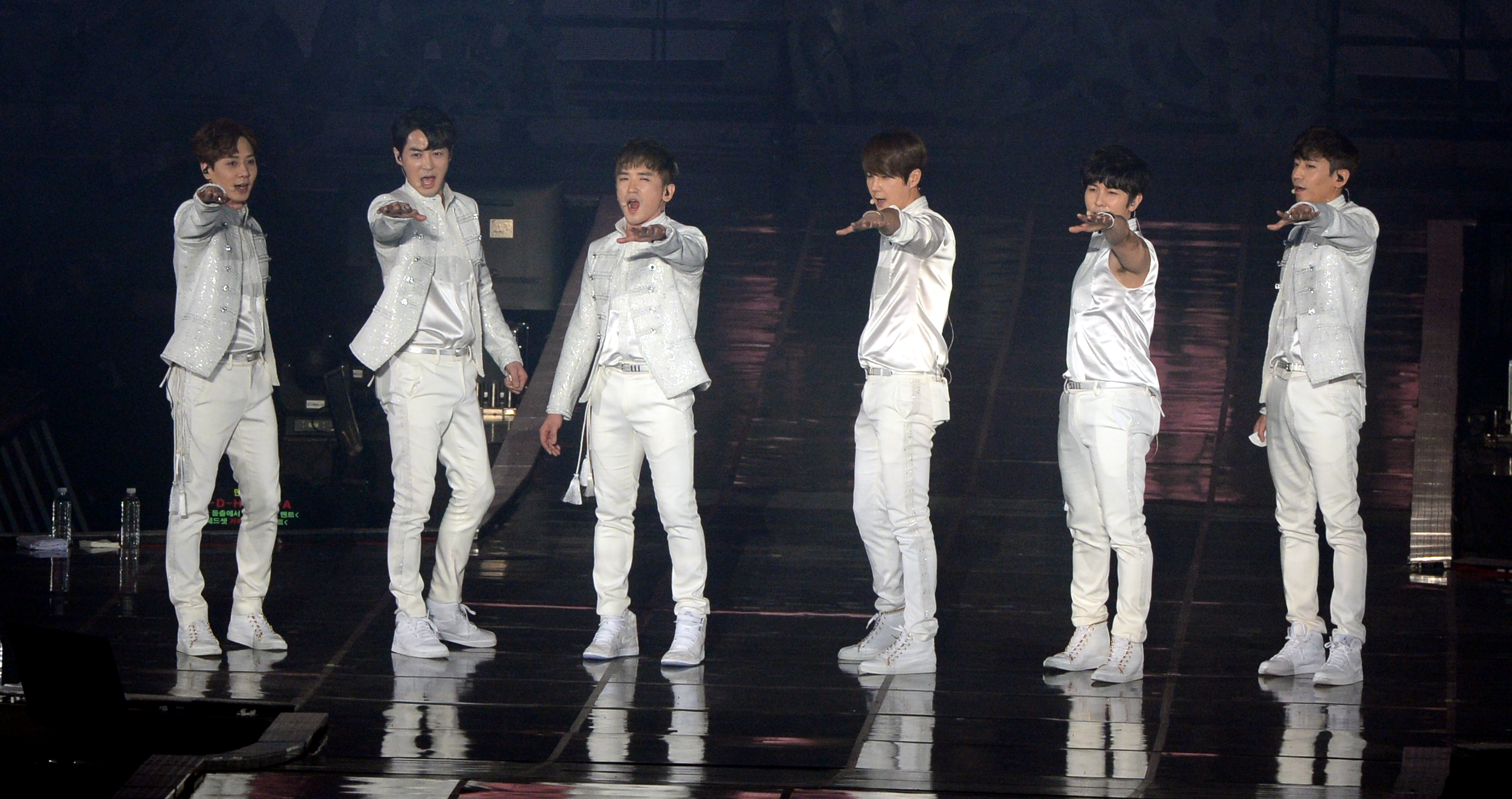 ▲17년째 활동을 지속적으로 하고 있는 장수 아이돌그룹 아이콘 신화.(사진=뉴시스)