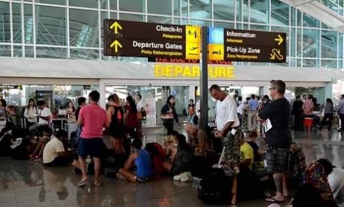 ▲화산폭발로 인해 항공편 운항이 중단된 인도네시아 발리 공항의 모습. (사진=연합뉴스)