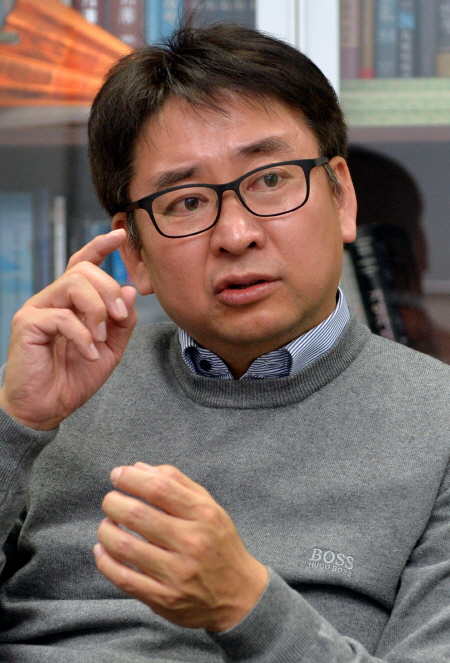 ▲에이티젠 박상우 대표가 4일 오후 경기 성남시 분당구 에이티젠 본사에서 이투데이와 인터뷰를 갖고 있다.  최유진 기자 strongman55@