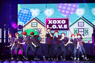 ▲그룹 엑소가 6월 20일 태국 방콕 임펙트 아레나에서 개최된 ‘EXO PLANET #2 - The EXO’luXion - in BANGKOK’에서 퍼포먼스를 선보이고 있다.