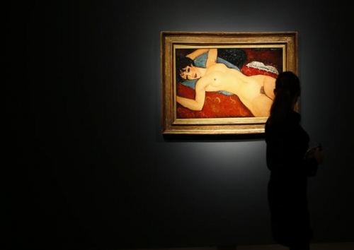 ▲지난 10월9일(현지시간) 영국 런던의 미술관에 전시된 이탈리아 화가 아메데오 모딜리아니의 회화'누워있는 나부'. 사진=AP/뉴시스