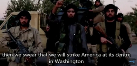 ▲IS 조직으로 추정되는 집단이 미국 워싱턴 테러 예고 동영상을 공개했다. 이들은 "미국의 중심부인 워싱턴 공격을 맹세한다"고 밝혔다. (출처=유투브 영상캡쳐)