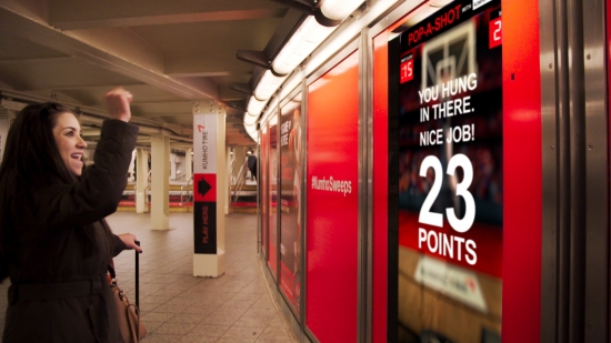▲뉴욕 타임스퀘어 지하철 역에 설치된 금호타이어 스크린 설치물(사진 제공= 금호타이어)