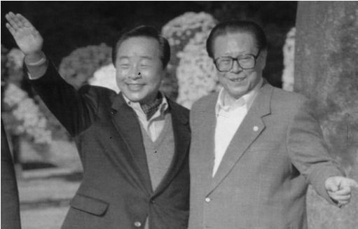 ▲1995년 11월 일본 오사카에서 만난 김영삼 대통령과 장쩌민 중국 국가주석. 
(사진출처=연합뉴스 )