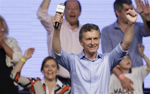 ▲아르헨티나 대선 투표 승리를 확신하고 기뻐하고 있는 마우리시오 마크리 야당 후보. AP/뉴시스