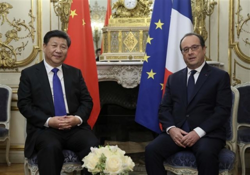 ▲시진핑(왼쪽) 중국 국가주석과 프랑수아 올랑드 프랑스 대통령이 프랑스 파리에서 29일(현지시간) 정상회담을 하고 있다. 신화/뉴시스