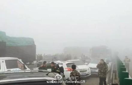 ▲지난달 30일(현지시간) 중국 산시성 고속도로에서 발생한 47중 연쇄추돌 사고 현장. 출처=중국웨이보
