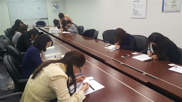 [금융사 동호회를 찾아서] 종이와 붓펜만 있다면… 잡념이 사라지는 ‘아름다운 시간’