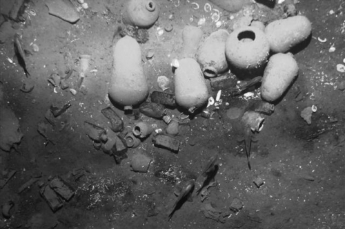 ▲콜롬비아 북부 항구도시 카르타헤나 인근 해저에서 발견된 스페인 범선 산호세에 있는 도자기들. 출처 콜롬비아 문화부 