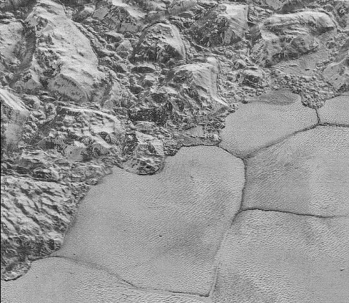 ▲미국 NASA가 5일(현지시간) 공개한 명왕성 표면 사진. NASA 