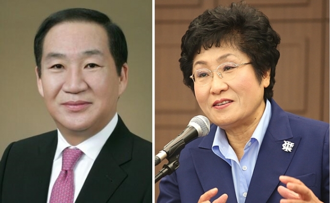 ▲미국 조지워싱턴대학교 한국총동창회(왼쪽, 회장 박기흥)는 2015 올해의 GWU인으로 김정숙(오른쪽) 세계여성단체인협의회 회장을 선정했다. (뉴시스)