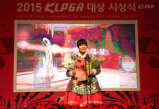 ▲7일 열린 2015 KLPGA 대상시상식에서 대상을 수상한 전인지가 수상 소감을 밝히고 있다. (KLPGA)