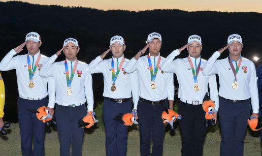 ▲세계군인체육대회 골프 단체전에서 금메달을 획득한 한국 선수들. (뉴시스)