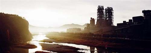 ▲현대가 적통인 정몽선 전 현대시멘트 회장이 회사 부실에 대한 책임 소재를 놓고 현 경영진과 법적 싸움을 하고 있다. 사진은 현대시멘트 당진공장 전경. 현대시멘트 홈페이지 캡처