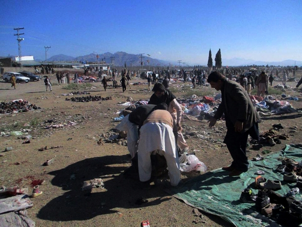 ▲13일(현지시간) 정오께 파키스탄 북서부 아프가니스탄 접경지역인 쿠람 부족지구의 한 시장에서 폭탄 테러가 발생해 최소 24명이 숨지고 수십명이 부상했다.(신화/뉴시스)