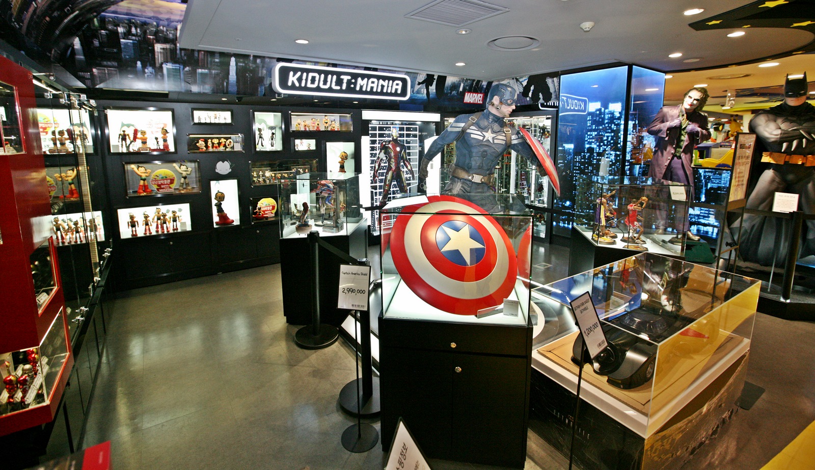 ▲롯데마트 판교점이 오는 18일 '키덜트 존' 3호점을 오픈, 키덜트족을 위한 피규어 한정판 제품을 판매한다(사진제공=롯데마트)