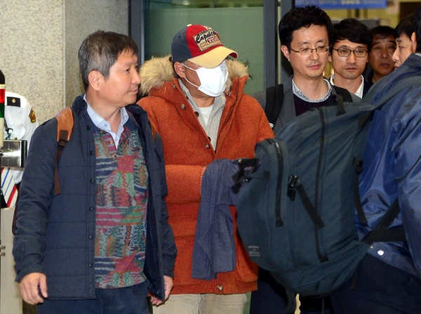 ▲엔에스쏘울 대표 전주엽씨가 인천국제공항을 통해 국내로 송환되고 있다. (사진=뉴시스)