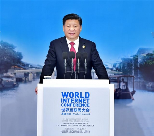 ▲시진핑 중국 국가주석이 16일(현지시간) 중국 저장성 우전에서 열린 제2회 세계인터넷대회에 참석해 개막 연설을 하고 있다. 신화/뉴시스