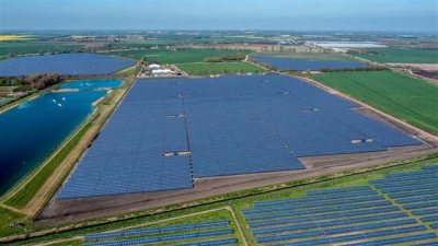 ▲영국 케임브리지 인근에 건설한 24.8MW의 태양광 발전소.