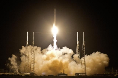 ▲스페이스X의 로켓 '팰컨9'이 21일(현지시간) 발사되는 모습. AP뉴시스