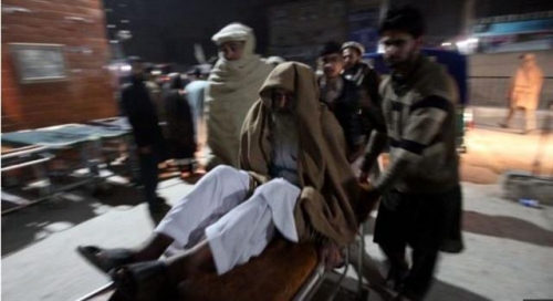 ▲25일(현지시간) 아프가니스탄과 파기스탄, 타지키스탄 접경지에서 발생한 규모 6.3 지진의 부상자가 병원으로 후송되고 있다. 사진=BBC 캡처 