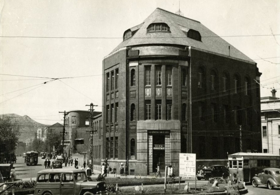 ▲서울 남대문로에 있던 1950년대 한국상업은행 본점 모습.(출처=우리은행 '은행사 박물관')