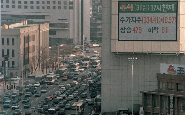 ▲1989년 3월 3일에는 주가지수가 최초로 1000포인트를 돌파했다.