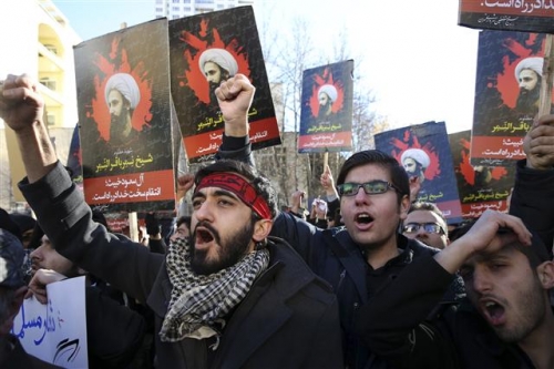 ▲이란 시민들이 사우디아라비아의 시아파 유력인사 집단 처형에 분노해 시위를 벌이고 있다. AP연합뉴스