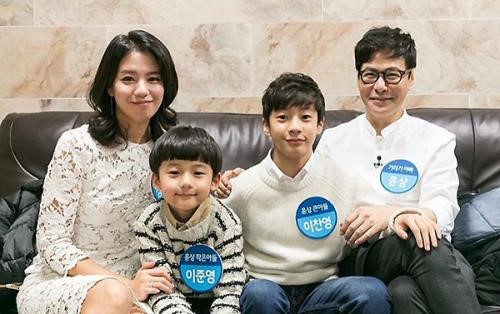 ▲윤상 가족 사진(출처='집밥 백선생' 공식 인스타그램)