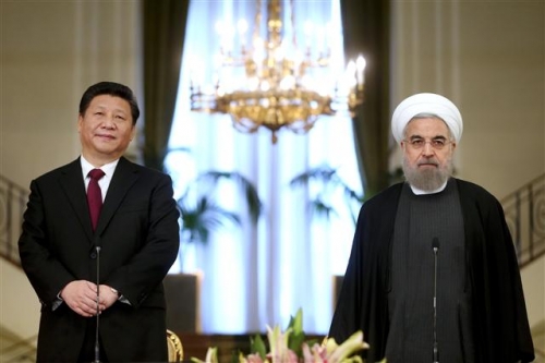 ▲시진핑(왼쪽) 중국 국가주석이 23일(현지시간) 테헤란에서 하산 로하니 이란 대통령과 공동 기자회견을 하고 있다. 테헤란/AP뉴시스 