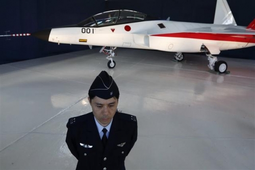 ▲일본 방위장비청이 28일(현지시간) 자체 개발한 스텔스 전투기 X-2를 언론에 공개했다. 출처 블룸버그 